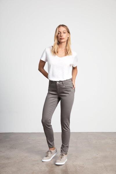 How Country Road's Sateen Jeans Take Comfort Up a Notch - Carved